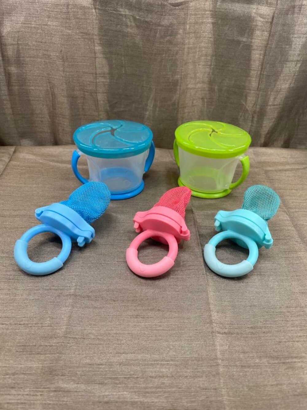 Lot Of 5 Munchkin Fresh Food Feeders and Snack Catcher Cups- Pre-owned Clean